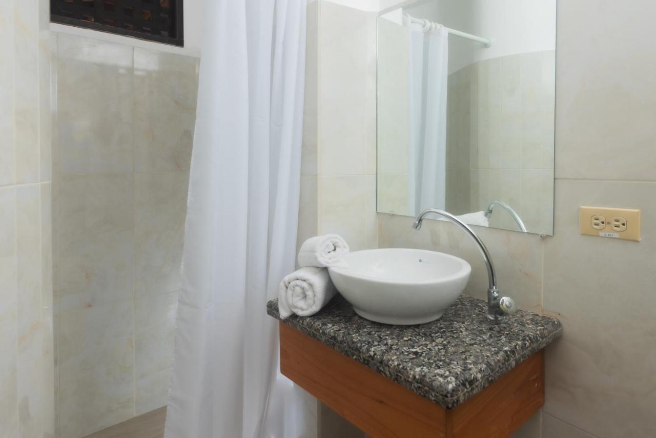 Hostal North Seymour Puerto Ayora  Exteriör bild